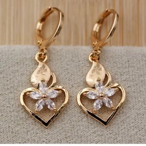 18Kt gold heart and flower earrings